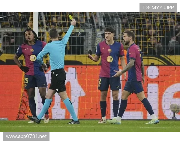 巴萨进攻看似流畅,实则纵深缺失、套路僵化,稳定性面临考验 巴萨进攻看似流畅,实则纵深缺失、套路僵化,稳定性面临考验