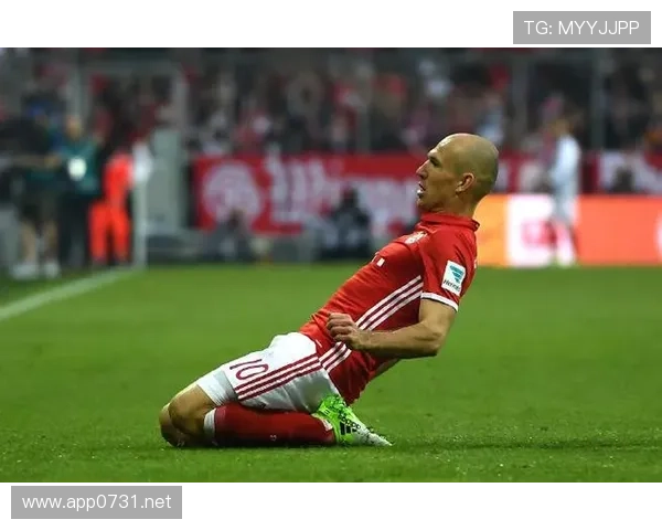 萨拉赫 vs 罗本:左脚内切进攻的效率与风格差异 萨拉赫 vs 罗本:左脚内切进攻的效率与风格差异