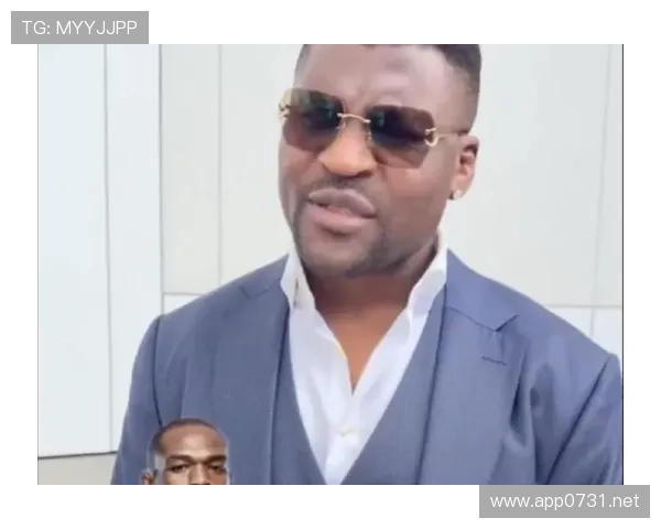 乔恩·琼斯家里冰箱塞满牛排，训练完直接啃生肉？