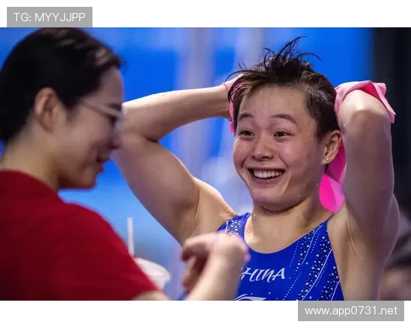 陈艺文家里那个跳水池，比我家客厅还大