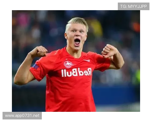 哈兰德冰箱里只放蛋白粉和冰块，连瓶可乐都得偷偷喝