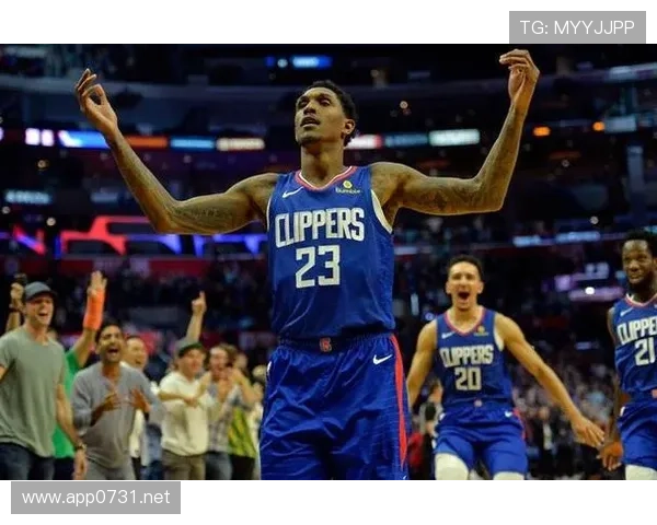 希尔无球跑动制造错位，提升进攻效率