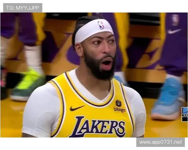 拉塞尔防守盖帽主导篮下，对比内线传统中锋效率显著提升